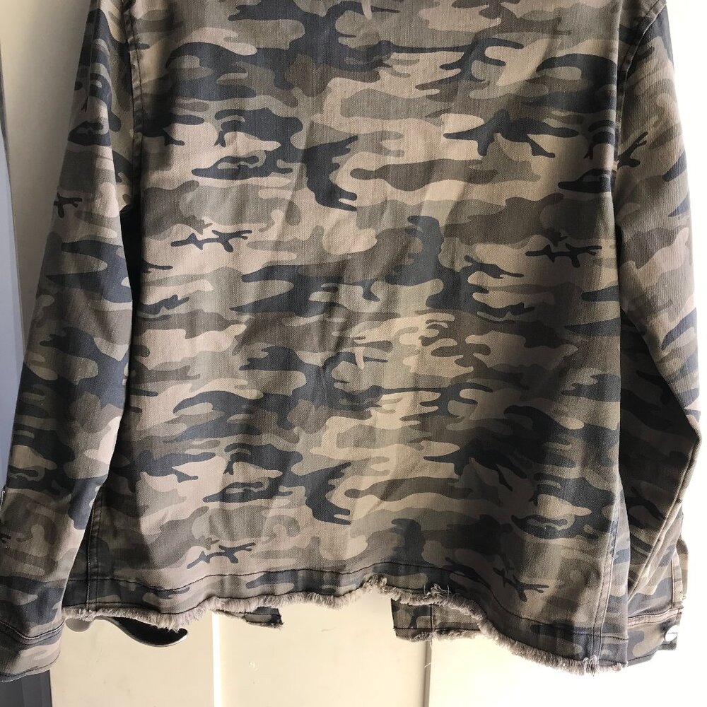SANTUARY CAMO JACKET NW SIZE X SMALL BUTTON FRONT RAW HEM